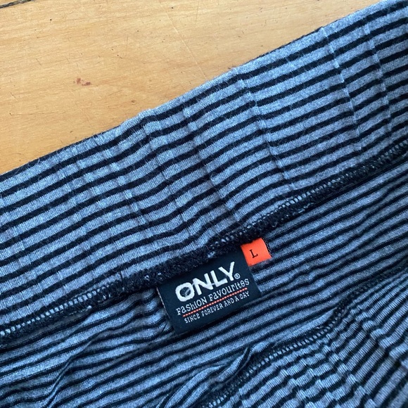 Striped Maxi Skirt Large - Picture 2 of 2